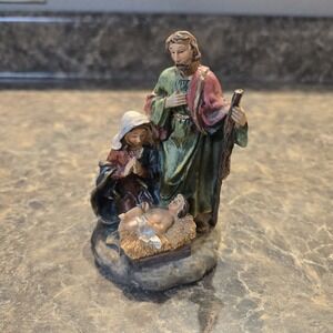 Small Nativity Scene Christmas‎ Holly Joseph Mary Jesus